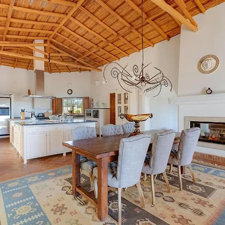 Luxury With Gym, Jacuzzi And Swimming Pool Villa Lagos