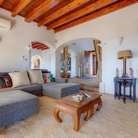 Luxury With Gym, Jacuzzi And Swimming Pool *