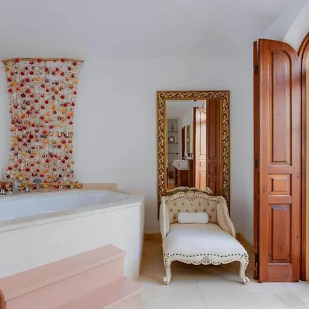 Luxury With Gym, Jacuzzi And Swimming Pool *