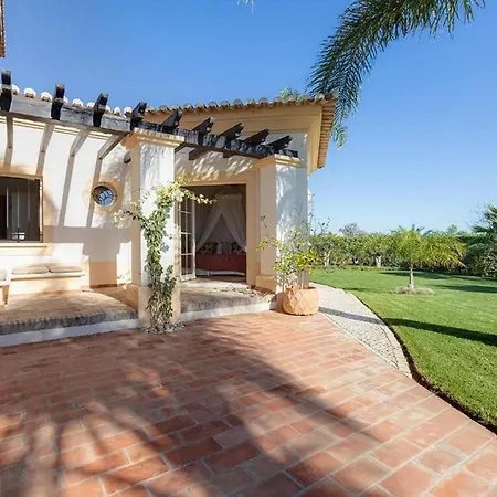 Villa Luxury With Gym, Jacuzzi And Swimming Pool