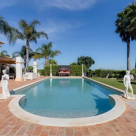 Luxury With Gym, Jacuzzi And Swimming Pool Villa Lagos