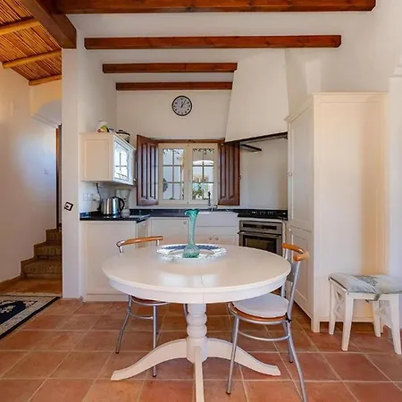 Luxury With Gym, Jacuzzi And Swimming Pool *
