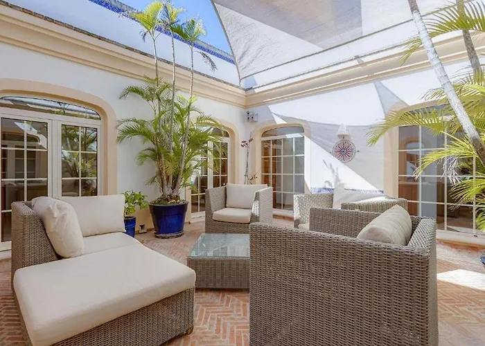 Luxury With Gym, Jacuzzi And Swimming Pool *