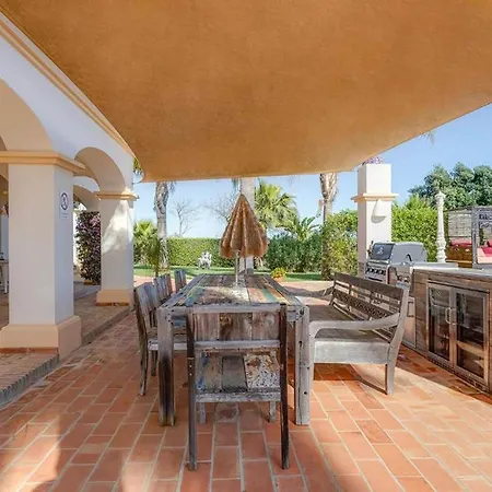 Villa Luxury With Gym, Jacuzzi And Swimming Pool