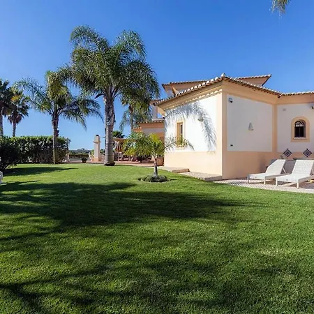 Luxury With Gym, Jacuzzi And Swimming Pool Villa Lagos