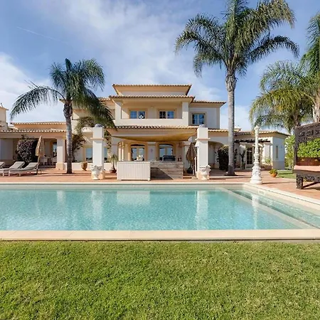 Luxury With Gym, Jacuzzi And Swimming Pool Lagos